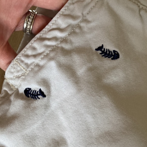 Boys SZ 8 childrens place khaki tan navy fishbone embroidered shorts SO CUTE🐟 - Picture 3 of 11